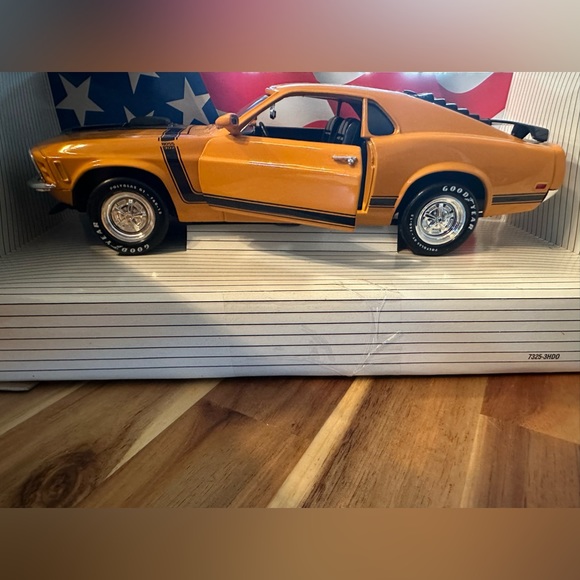 1970 FORD BOSS MUSTANG with Shaker Hood| Orange| Die Cast Metal - Picture 1 of 8